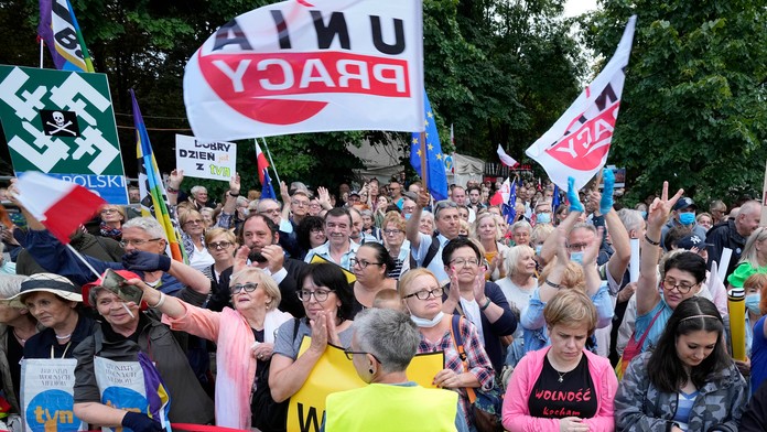 Protesty Poliakov proti zmene mediálneho zákona.