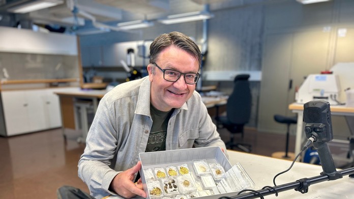 Zásah do čierneho. Amatér v Nórsku detektorom objavil súbor zlatých šperkov zo šiesteho storočia