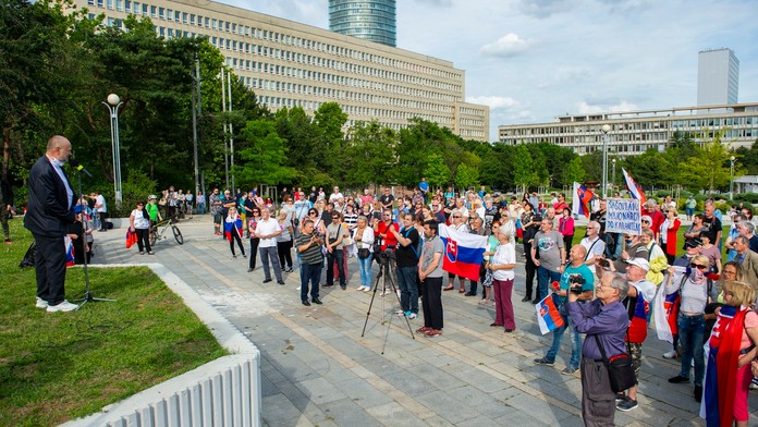 Kelly Clarkson s rodinou na premiére filmu Ugly Dolls v apríli 2019