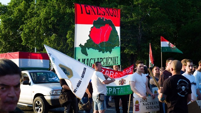 Maďarskí radikáli smerujú pred slovenskú ambasádu