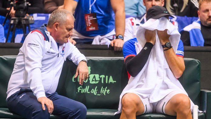 Slovenským tenistom nevyšiel vstup do zápasu s Chorvátskom. Po úvodnom dni sú bez výhry