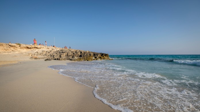 Ľudia si odtiaľ odnášajú krvavé rany. V obľúbenej španielskej destinácii sa množia útoky agresívnych rýb