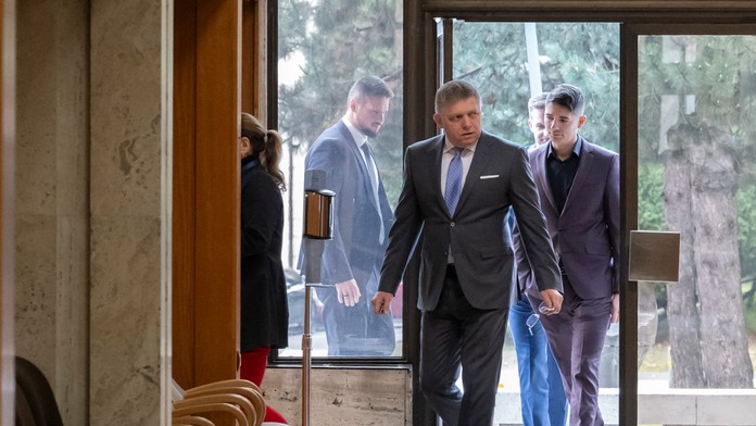 Fico ako jediný líder EÚ letí do Moskvy. Vieme, kto ho bude sprevádzať na Červenom námestí