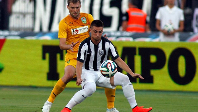 Stredopolia Róbert Mak (vpredu) na archívnej snímke.