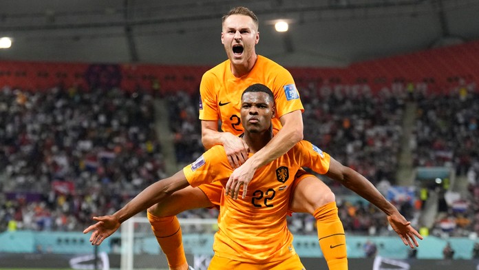 Holanďania druhý najmladší tím na šampionáte nepodcenili, Dumfries architektom postupu