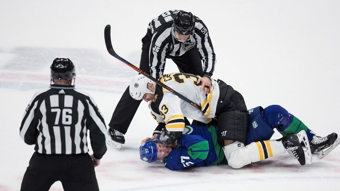 Róbert Boženík z Feyenoordu oslavuje gól 