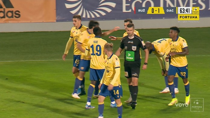 Hráči Dunajskej Stredy sa tešia z gólu 