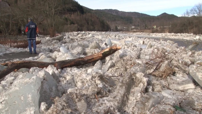 Kryhy na rieke Poprad.