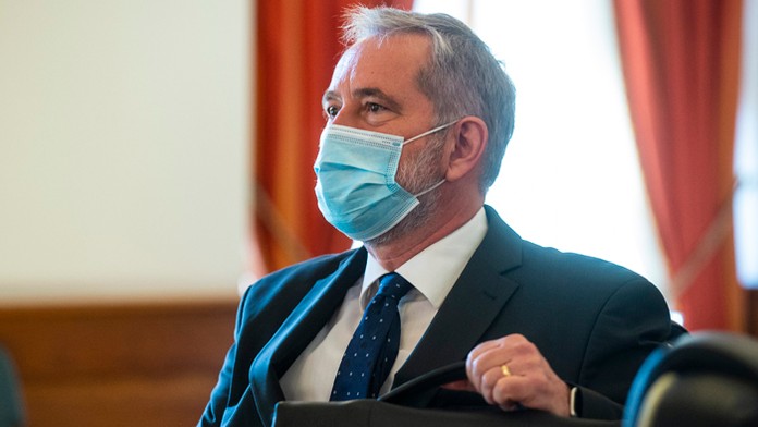 Ema šalie, že nemôže otehotnieť, Ondro zatiaľ balí Sisu.mp4