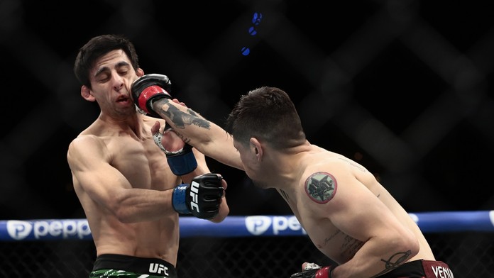 V Mexiku sa darilo domácim bojovníkom. V hlavnom zápase oslavoval Moreno, Torres knokautoval súpera