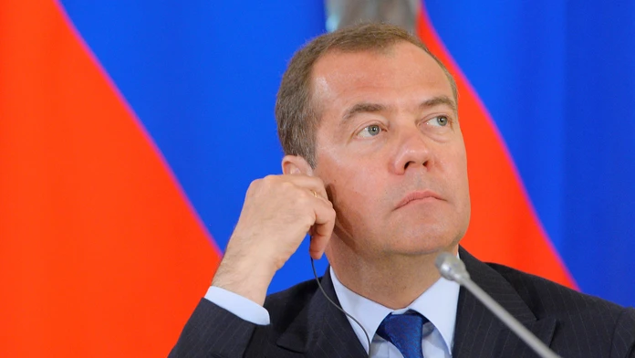 Nečakané zistenie. Ruský exprezident Medvedev útočí na Západ a Kyjev vždy, keď dostane špeciálnu zásielku