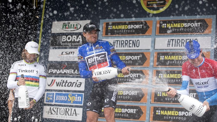 Stupeň víťazov po Tirreno Adriatico - Greg Van Avermaet (v strede), Peter Sagan a Bob Jungels (vľavo).