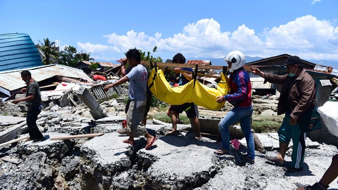 Indonézia sa pripravuje na masové pohreby obetí cunami.