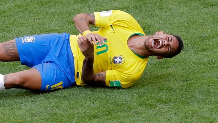 Brazílčan Neymar v zápase s Mexikom na MS 2018.