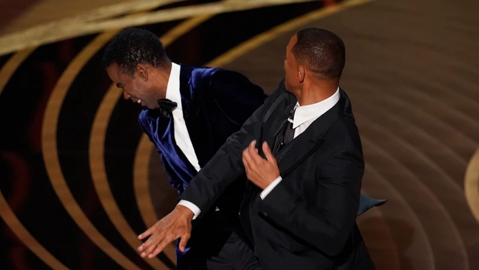 Násilie na Oscaroch má dohru. Will Smith sa po facke komikovi vzdal členstva vo filmovej akadémii