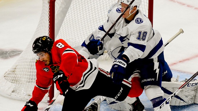 Hokejisti Chicaga prehrali v noci na pondelok v zámorskej NHL s Tampou Bay.