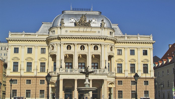 Stará budova SND v Bratislave.