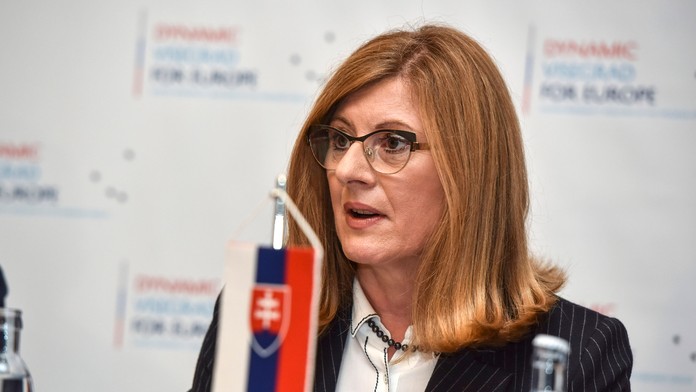 Fanúšikovia Nantes reagujú v emotívnom zápase proti Saint-Étienne po zmiznutí exhráča klubu Emiliana Salu.