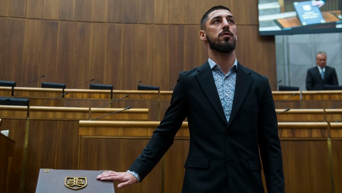 Na snímke poslanec Viliam Tankó, ktorý vstúpil do poslaneckého klubu PS.