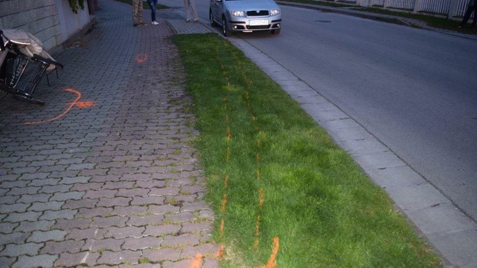 Na chodníku zrazil ženu s kočíkom