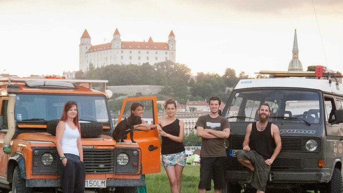 Kompletná pätica Expedície na strechu Európy pred odjazdom.