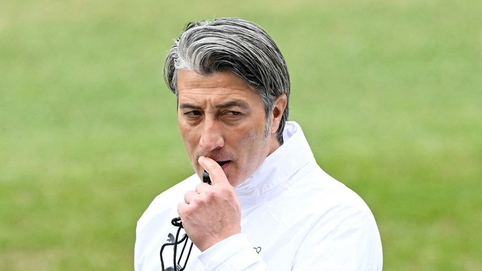 Švajčiarsko priviedol k najväčšiemu úspechu a vyradil úradujúcich šampiónov. Yakin vyriešil svoju budúcnosť