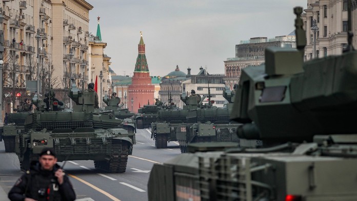 Rusko na vojenskej prehliadke 9. mája predstaví nové zbrane. Ukážu aj robotickú verziu legendárnej kaťuše