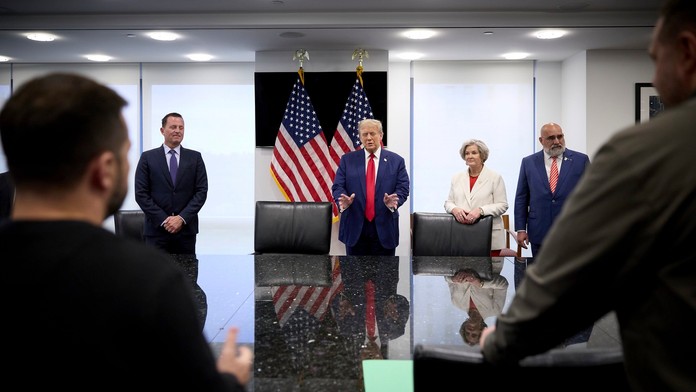 Prvé dôsledky zmrazenia americkej pomoci Ukrajine. Zelenskyj hovorí o zastavení viacerých projektov