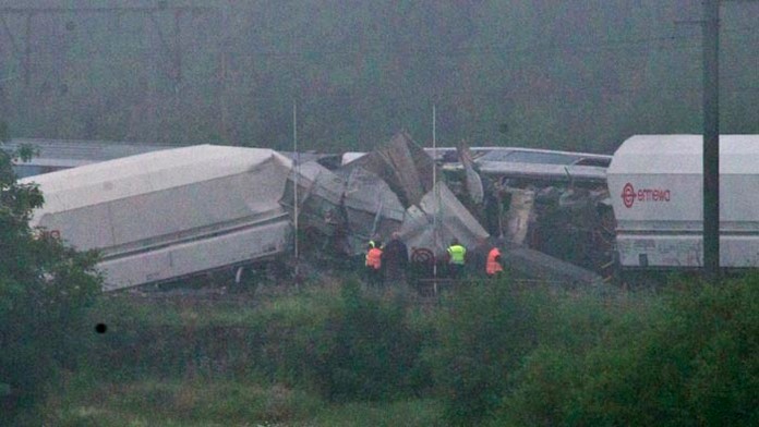 Najmenej traja ľudia prišli v nedeľu večer o život pri zrážke dvoch vlakov na východe Belgicka.