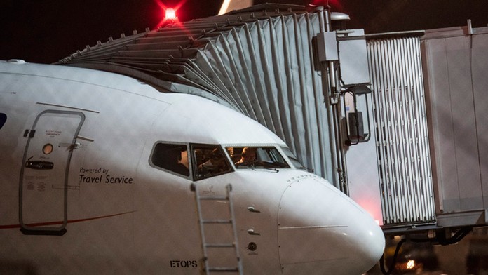 Lietadlo s repatriovanými Nemkami pristálo na letisku vo Frankfurte nad Mohanom.