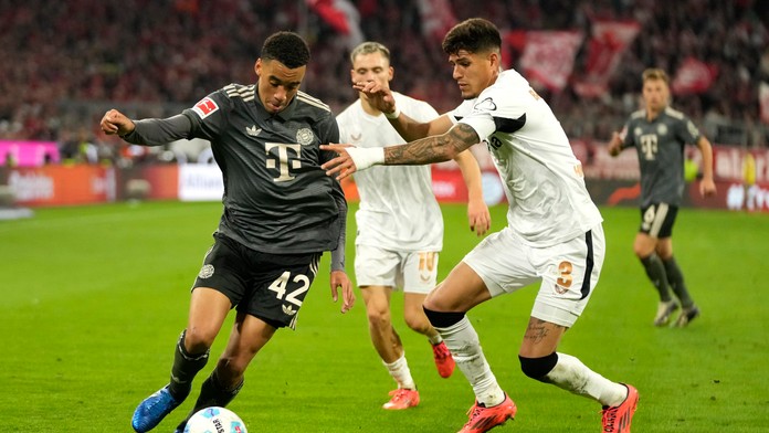 Trhák medzi Bayernom a Leverkusenom skončil nerozhodne. Bénes s Vavrom sedeli, ich tímy nedokázali zvíťaziť