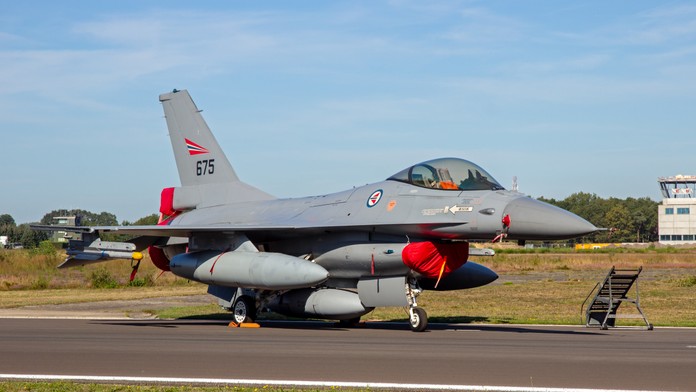 Nórsko sa rozhodlo darovať Ukrajine stíhačky F-16, píšu nórske médiá
