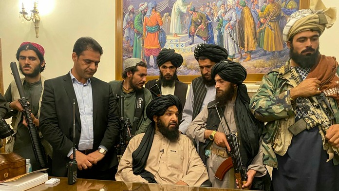 Taliban ohlásil víťazstvo z prezidentského paláca v Kábule