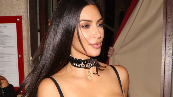 Kim Kardashian výrazne schudla. Odrazilo sa to aj na jej veľkom poprsí