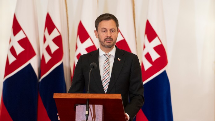 V Hegerovom kabinete sú štyri voľné ministerské kreslá. V hre sú títo odborníci