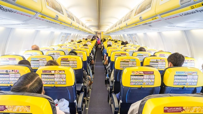 Letuška prezrádza tajomstvá Ryanairu: Akým sedadlám sa vyhýbať a čo si nikdy nebrať do podpalubnej batožiny