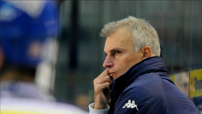 Róbert Pukalovič ako tréner martina v sezóne 2012/2013. (archív 2012)