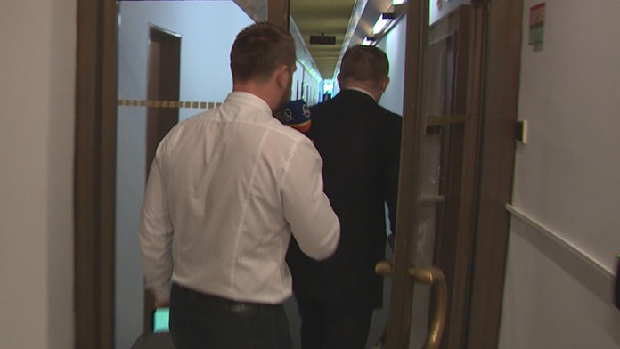 Reportér TV Markíza Viktor Serebryakov a Robert Fico.