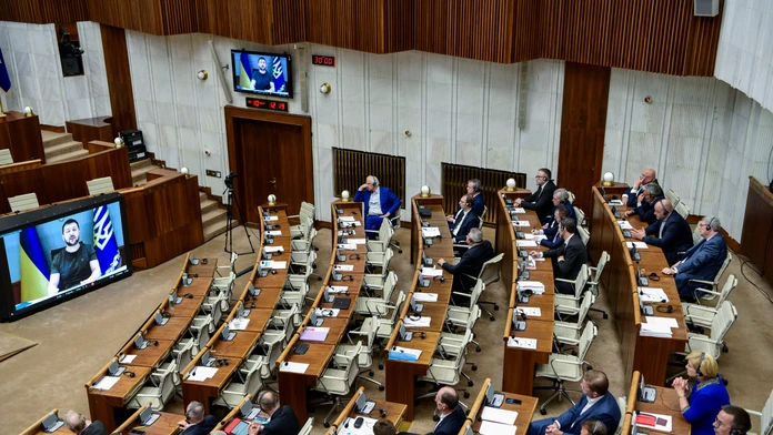 Plénum NR SR počas príhovoru Volodymyra Zelenského.
