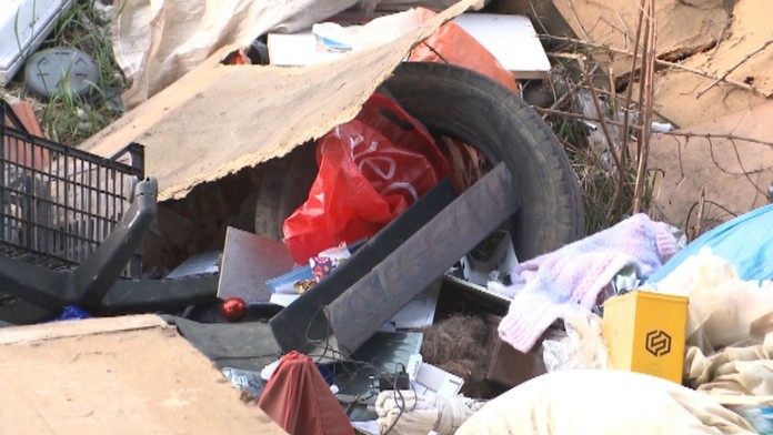 Čierna skládka na družstve v Lipovciach.