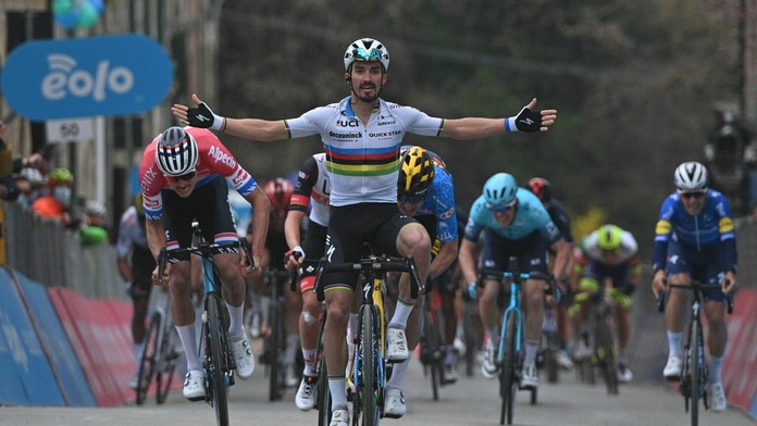 Julian Alaphilippe vyhral 2. etapu na Tirreno Adriatico.