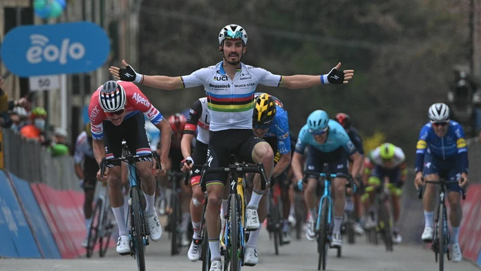 Julian Alaphilippe vyhral 2. etapu na Tirreno Adriatico.