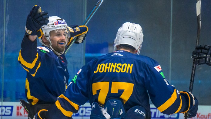 Na snímke vľavo Michael Vandas (Spišská Nová Ves) sa teší z gólu.