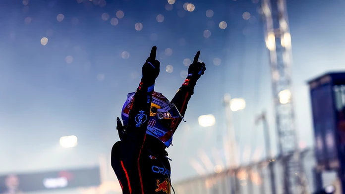 GALÉRIA: McLaren pokazil stratégiu a Verstappen to využil. V Katare sa opäť zdramatizoval boj o titul