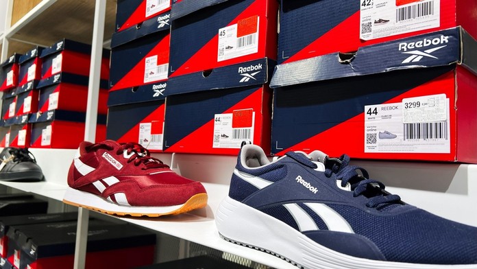 Namiesto eur, české koruny. Česi vďaka technickej chybe masívne skupovali oblečenie svetoznámej značky