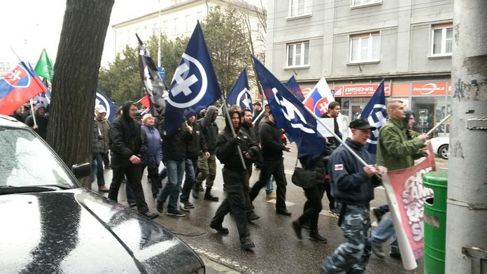 Nacionalisti pochodujú Bratislavou.