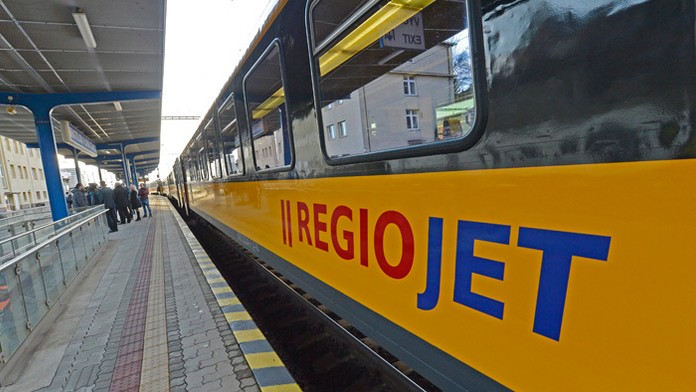 Železničný vozeň českej dopravnej spoločnosti RegioJet.