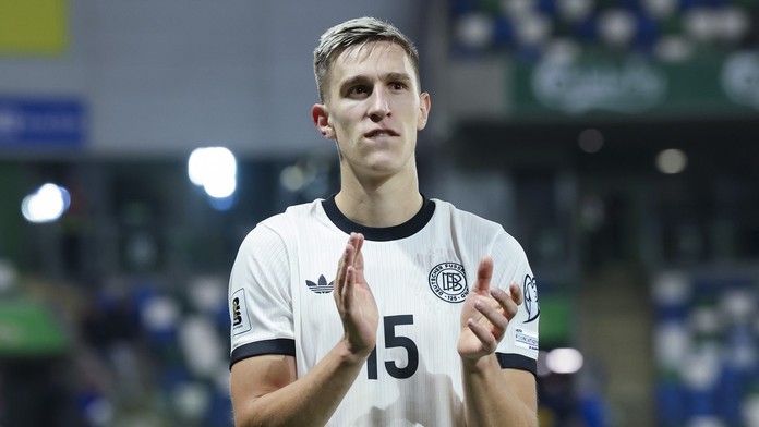 Hviezdny nemecký obranca s mužstvom stále netrénuje. Líder Bayernu si nič iné ako priamy postup nepripúšťa