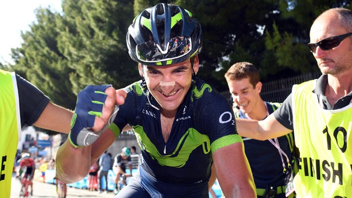 Víťazné gesto španielskeho cyklistu Gorku Izagirreho na Giro d'Italia.