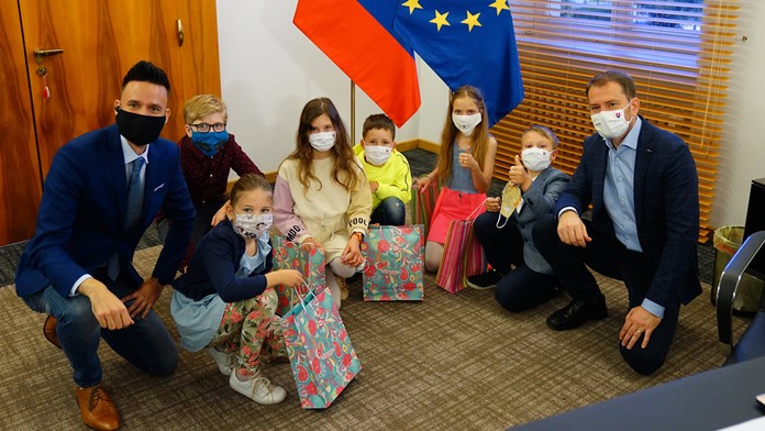 Dezinfekcia rúk na ZŠ Komenského 8 v Trebišove.